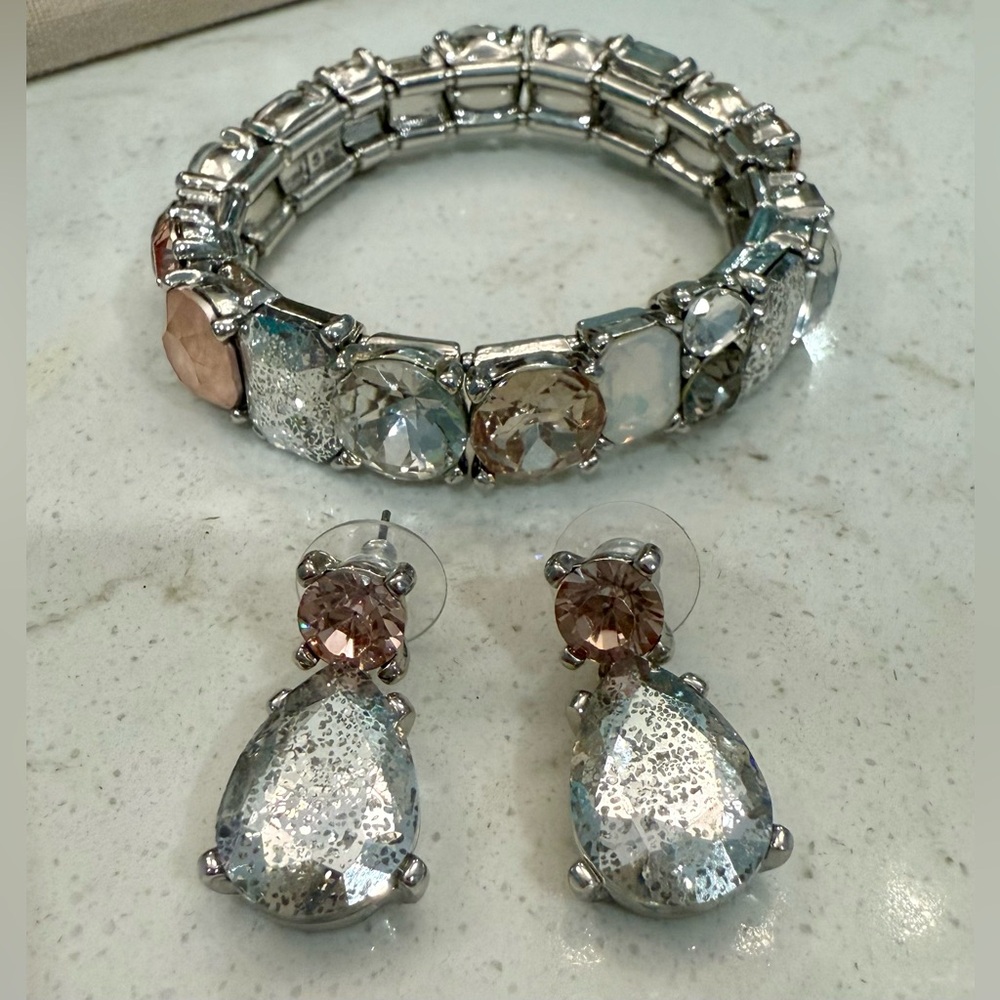 White House Black Market • Beautiful Bracelet & Earring Set, Comes w/jewelry bag